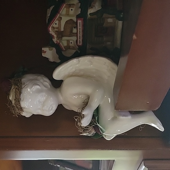 Angel Cherub Shelf life - Picture 7 of 7